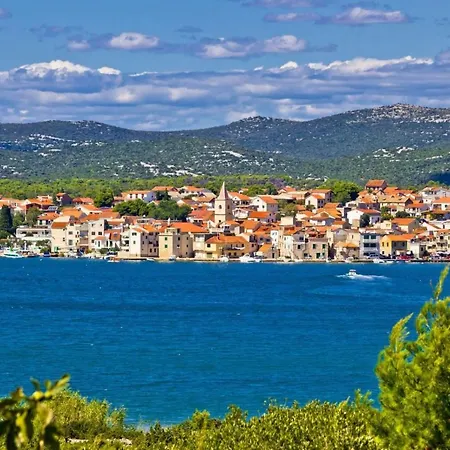 Apartment Studio In With Terrace, Air Condition, Wifi Pirovac